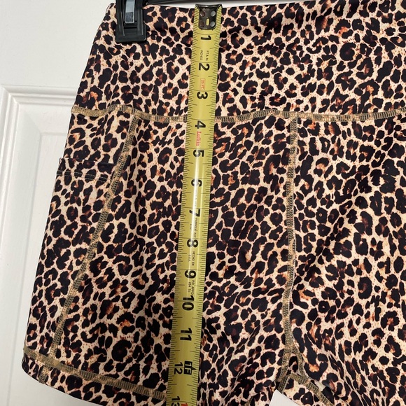 Small high waisted shorts - Picture 8 of 8